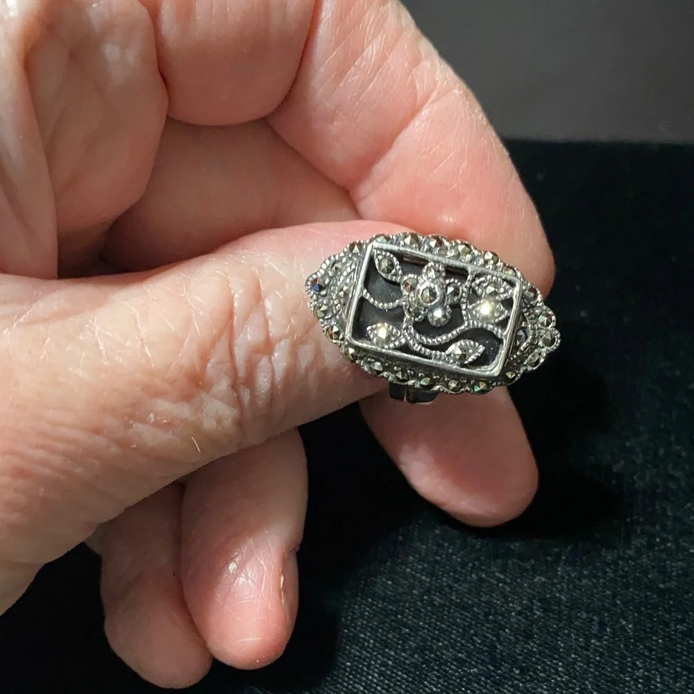 Vintage 925 MR sterling silver onyx gemstone marcasite Floral Ring